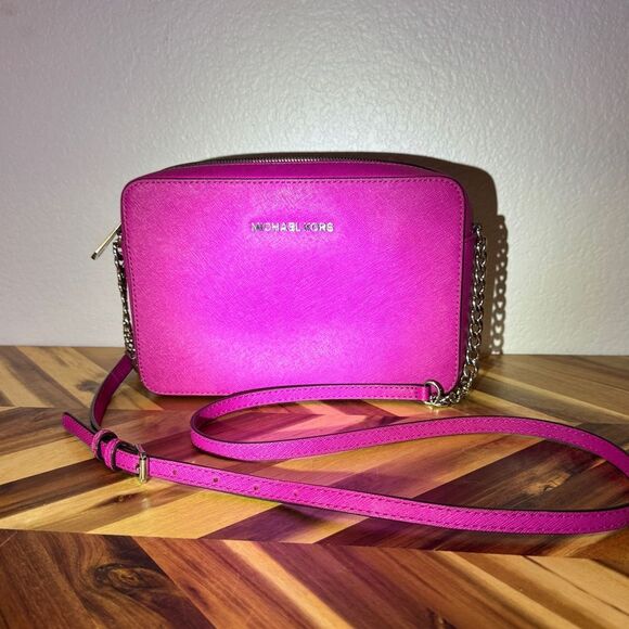 2/$100 Michael Kors Pink Crossbody Bag EUC - Picture 3 of 14